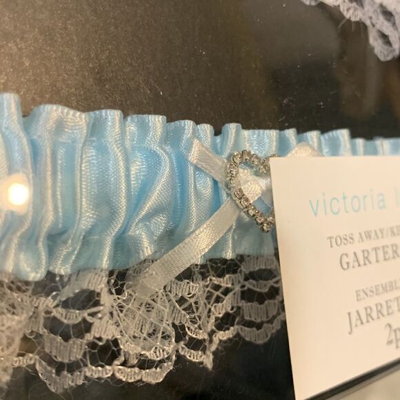 Victoria Lynn toss away/keep one garter set - Picture 6 of 6